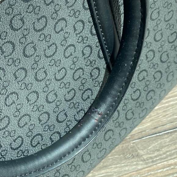 Multi compartment Guess structured back purse, some scratches on handle - Picture 10 of 12